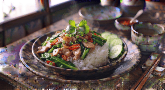 ข้าวหมูผัดคะน้า